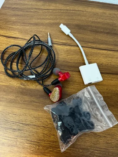 Fone para retorno + adaptador Lightning para fone de ouvido (P2) + carregamento