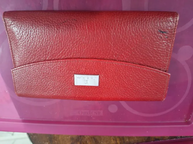 Carteira de Couro Vermelha Laci Baruffi