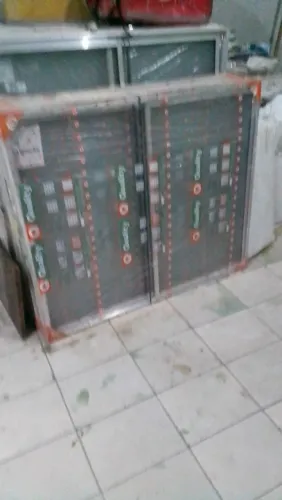 Janela de alumínio com vidro