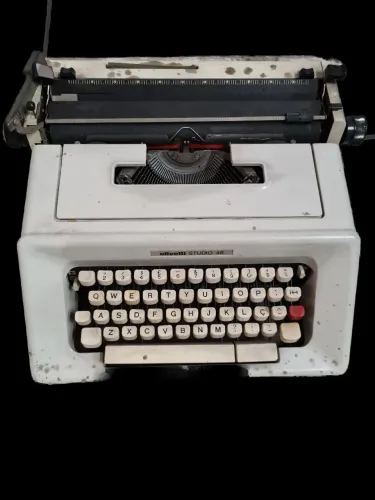 Máquina de Escrever Olivetti Studio 46