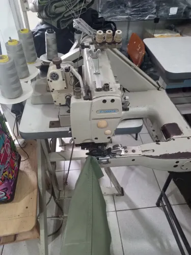 Máquina de braço, três agulhas industrial