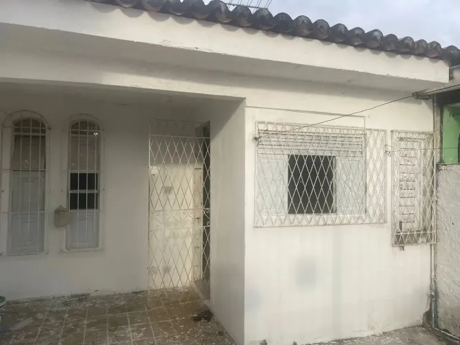 VENDO CASA EM NEÓPOLIS, COM 4 KITNETS PARA LOCAÇÃO, NO VALOR DE 320 MIL.