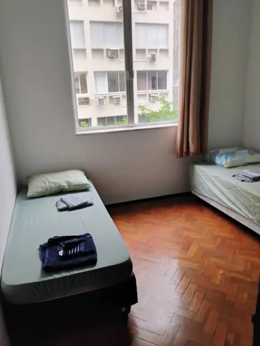 BOM QUARTO PARA ESTUDANTE TEMPORADA MIN 3 MESES, COPACABANA BOM LOCAL PRAIA / METRÔ