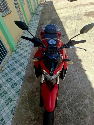 Vendo moto,  modelo; fazer 250 ano 2019. Moto bem conservada e toda em dias Nada pra fazer