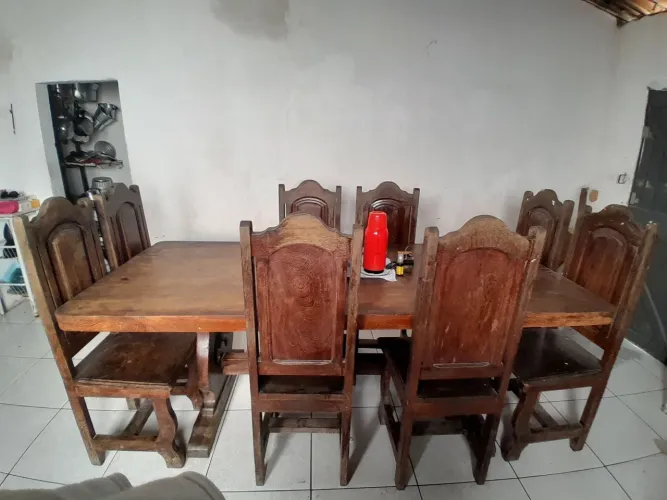 Mesa de Jantar de Madeira Maciça