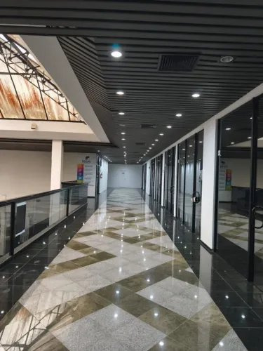 LOJA À VENDA NO GREEN TOWER NA RUA EMILIANO PERNETA 288