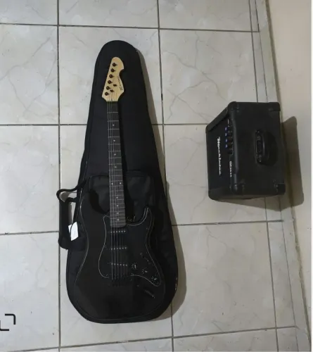 Guitarra Michael ST + Amplificador + Capa Acolchoada - Nova