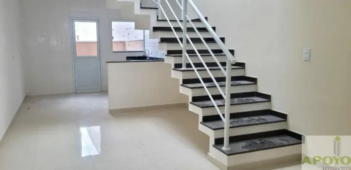 Sobrado de Fino Acabamento - 3 Dormitórios | Vila Santa Catarina