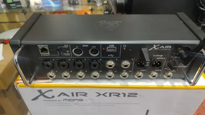 MESA DIGITAL BEHRINGER X-AIR 12 semi-nova pouco uso 