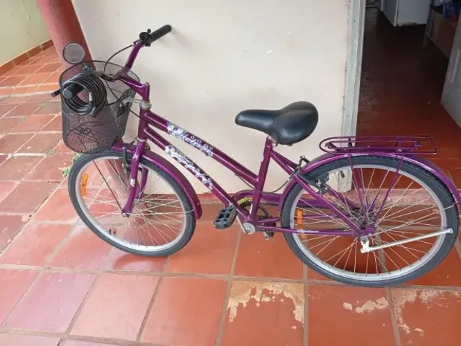 Bicicleta feminina aro 26 com cestinha + cadeado com chave