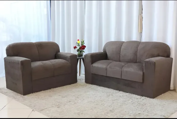 Conjunto de Sofá 2 e 3 lugares. Confortáveis