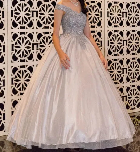 Aluguel vestido debutante super luxo 