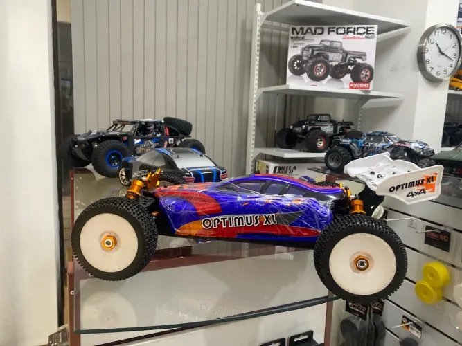 Optimus XL 4x4 elétrico sem baterias e carregador.