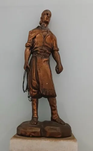 Estatueta gaúcho Gomes laço 