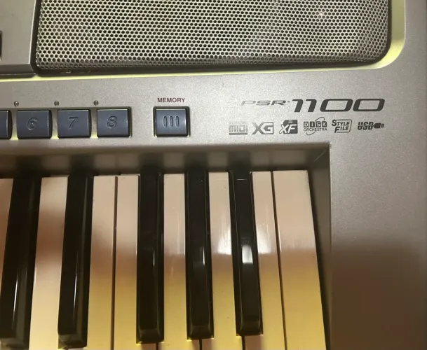 Teclado YAMAHA PSR 1100