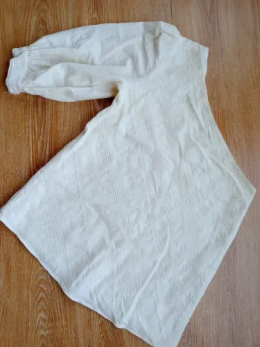 Blusa SACADA pouco usada mas com pequena avaria
