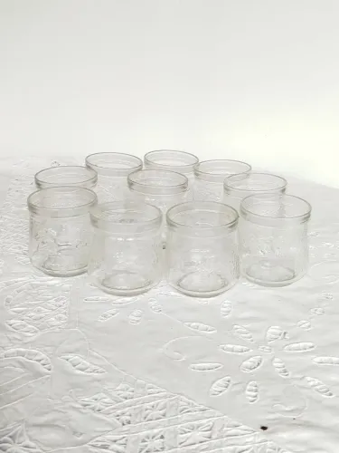 Conjunto de 10 copos de vidro com desenho em alto relevo vintage