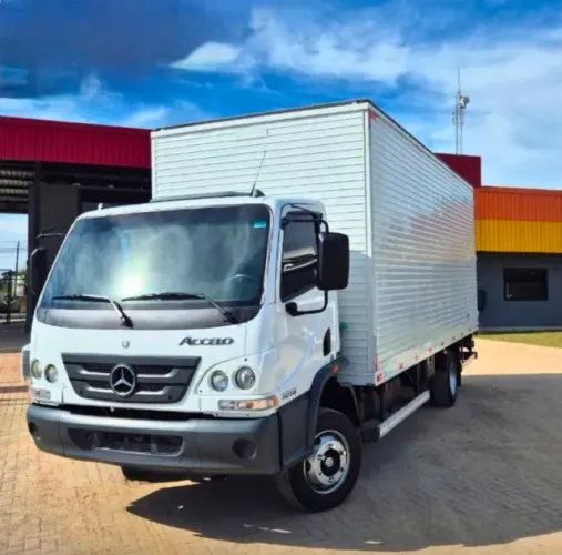 Mb Accelo 1016 2019 Baú 7 mts