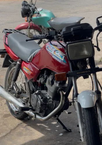 99 em dias, motor cansadinho mais não fuma ainda.