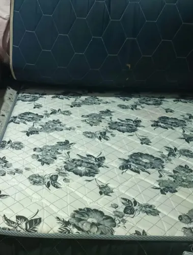 Estou vendendo essa cama box( usada excelente, ) só falta os pés, no Jorge Teixeira 4