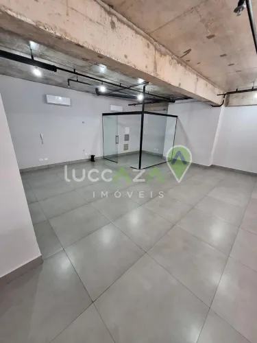 Sala Comercial de 57m² com 1 Vaga de Garagem no Centro de Jacareí-SP - Locação em Condomín