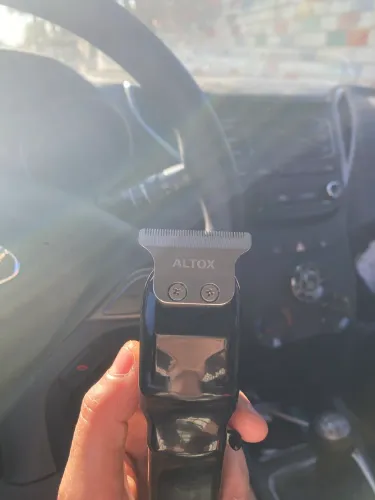 Máquina de Cortar Cabelo e Barba Altox (Estilo Dragão) - Com Visor Digital