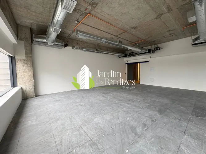 Sala Comercial Triple A de 94 m² com 3 Vagas no Time Corporate