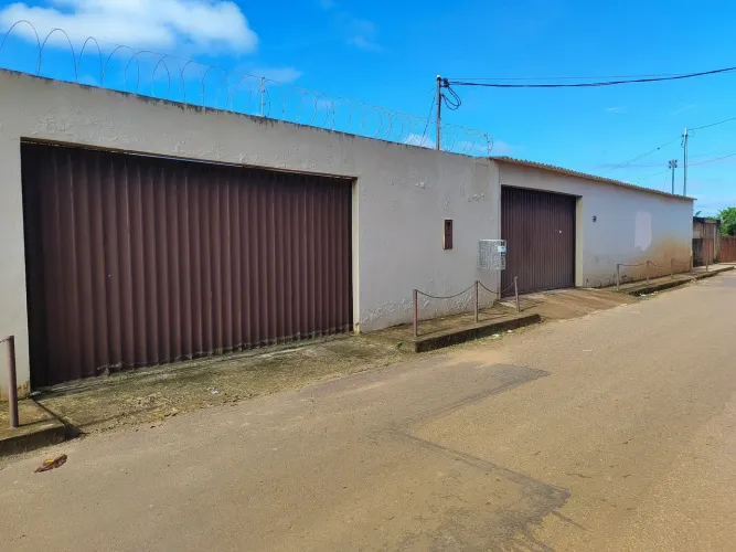 Casa com 2 terrenos