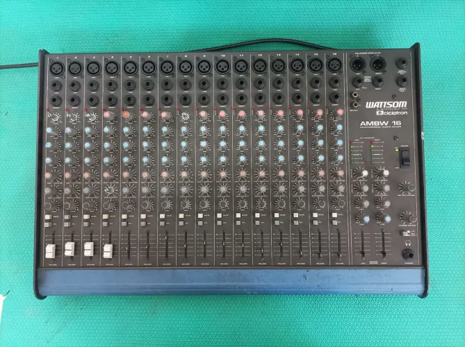Mesa de som 16 canais Wattson sem teste , faltando botões, boa para revisar 