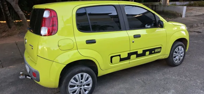 Fiat Uno Attractive 1.4 EVO Fire Flex 8V 4P 2012