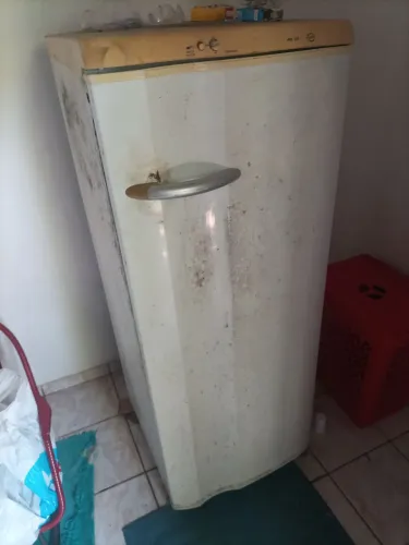 Geladeira quebra galho