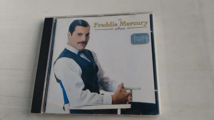 CD original Freddie Mercury ótimo estado.