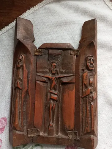 Oratório de madeira