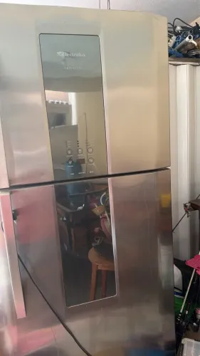 Geladeira 553 litros Electrolux compressor com defeito