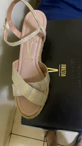 Sandália vizzano seminova, comprei mas ficou grande em mim