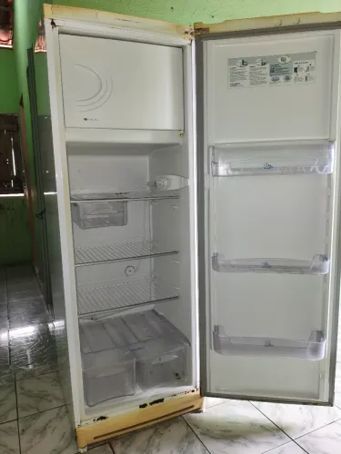 Geladeira Esmaltec