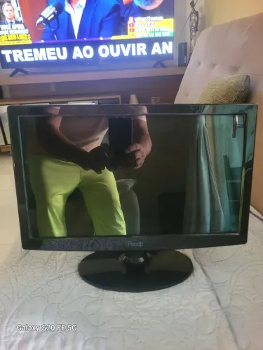 VENDO MONITOR PCTOP LED 17" ENTRADA HDMI, VGA. SÓ 4 MESSES DE USO POR R$180,