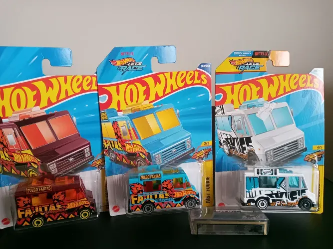 Pack miniatura hotwheels Quick bate 3 peças 