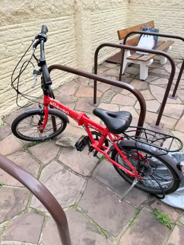 Bicicleta Eleven vermelha super conservada 