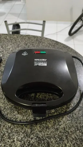Sanduícheira (POUCO USADA)