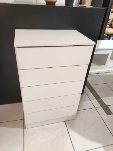 Cômoda pequena