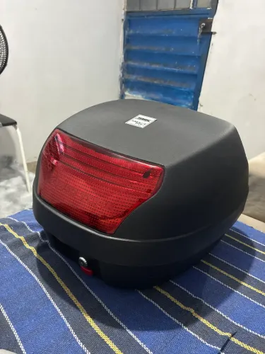 Baú moto marca pro tork 28 litro