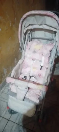 Carrinho de bebê menina