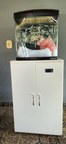 Vendo Aquario curvado Boyu 80 litros
