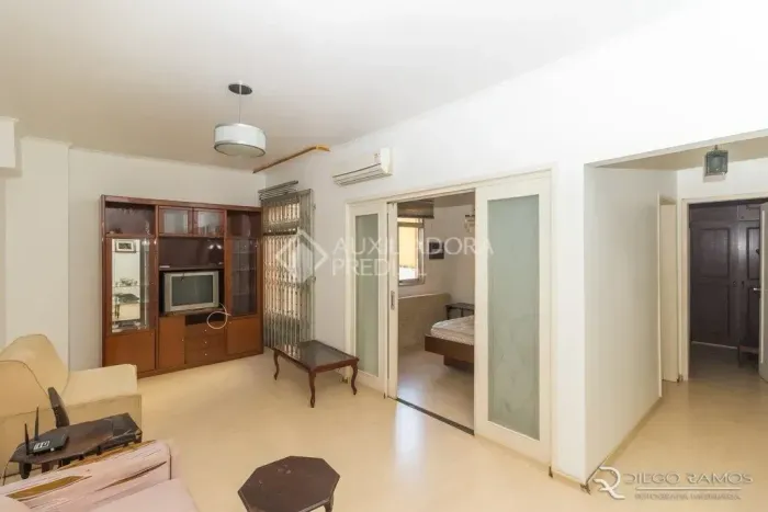 NA DEMÉTRIO - 02 QUARTOS COM 01 VAGA DE GARAGEM NO CENTRO HISTÓRICO