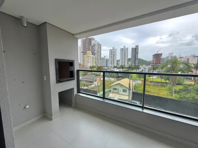 Apartamento à venda, no Brava Valley Home Club em Itajaí, Praia Brava de Itajaí, com 3 qua