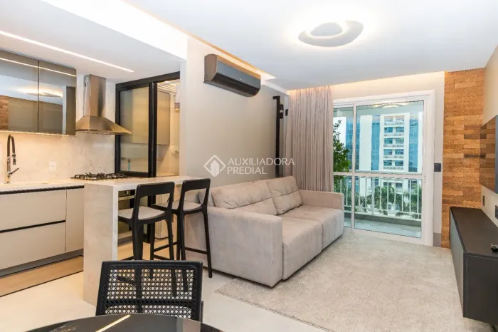 APARTAMENTO SEMIMOBILIADO | 2 DORMITÓRIOS, 1 SUÍTE E 2 VAGAS | JARDIM EUROPA