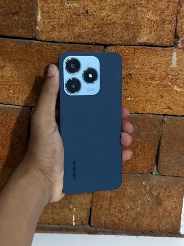 Realme c63