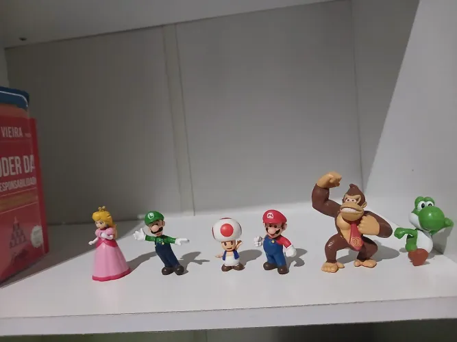Lote Mini Bonecos Super Mario Bros (Peach, Mario, Luigi, Yoshi e Toad)