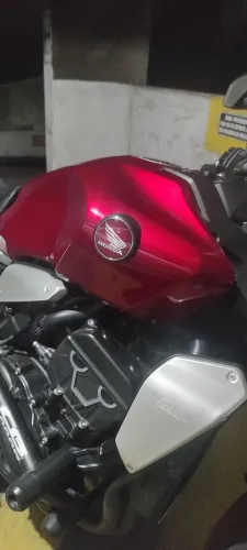 CB1000R vermelha